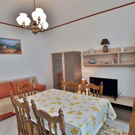 Apartmani Andelo I Ruzica Mundanije Exteriör bild