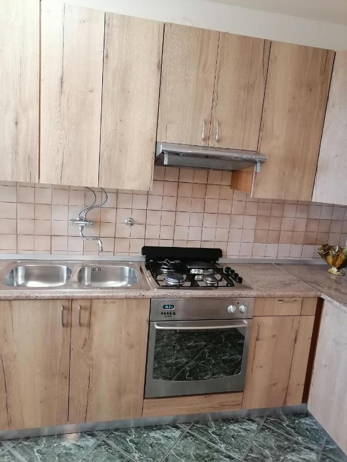Apartmani Andelo I Ruzica Mundanije Exteriör bild