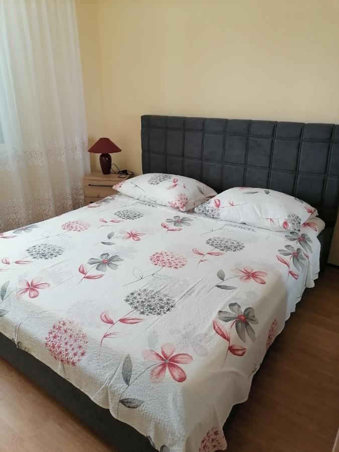 Apartmani Andelo I Ruzica Mundanije Exteriör bild
