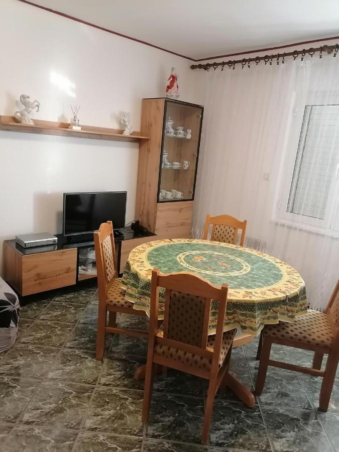 Apartmani Andelo I Ruzica Mundanije Exteriör bild
