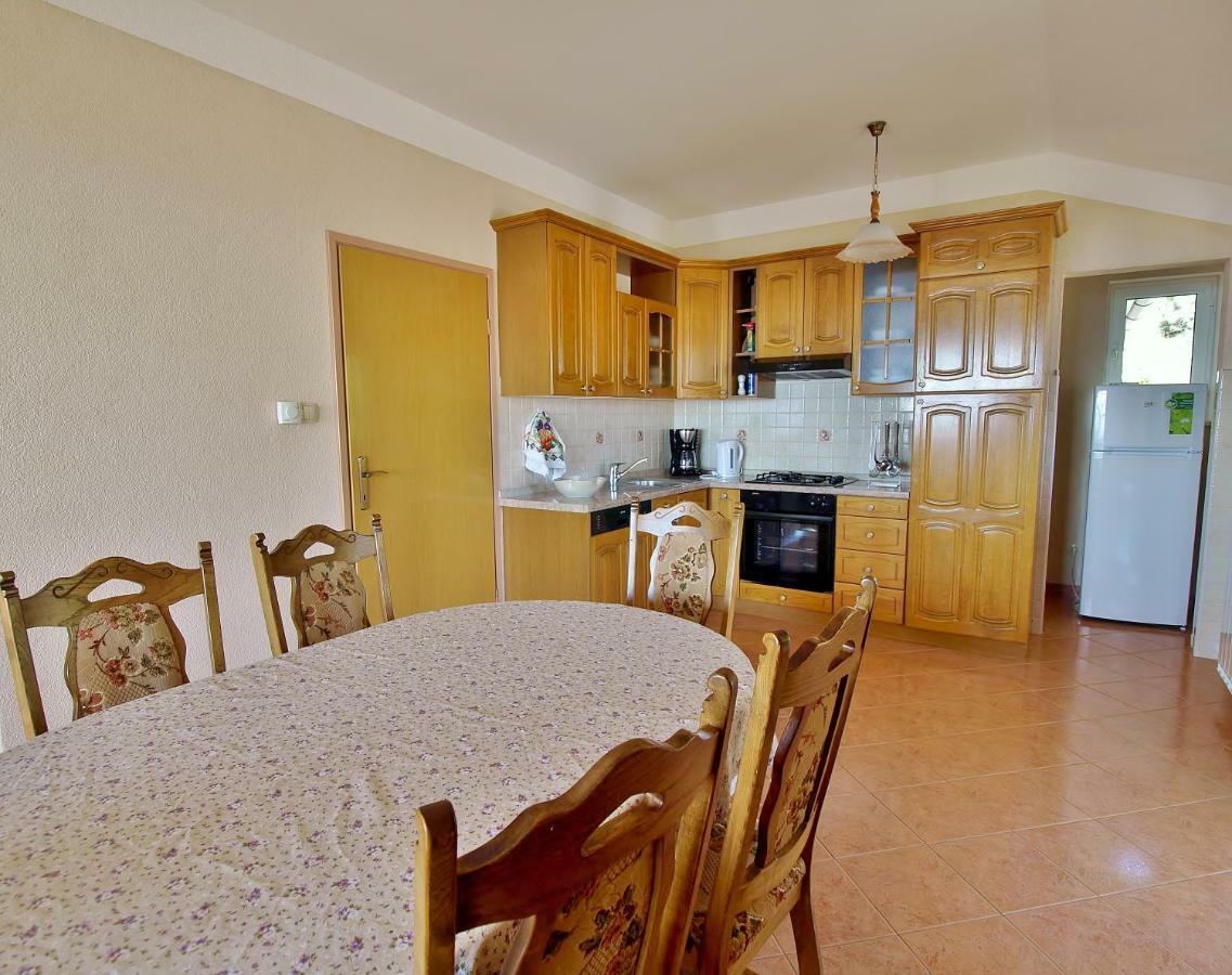 Apartmani Andelo I Ruzica Mundanije Exteriör bild
