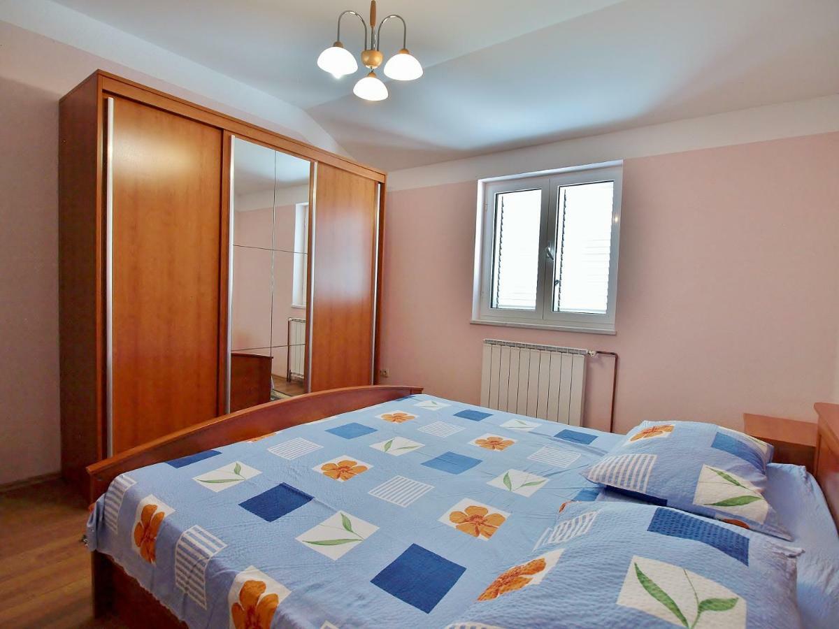 Apartmani Andelo I Ruzica Mundanije Exteriör bild