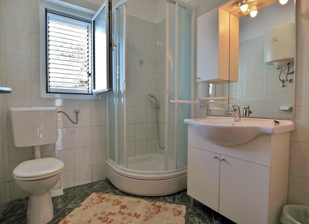 Apartmani Andelo I Ruzica Mundanije Exteriör bild