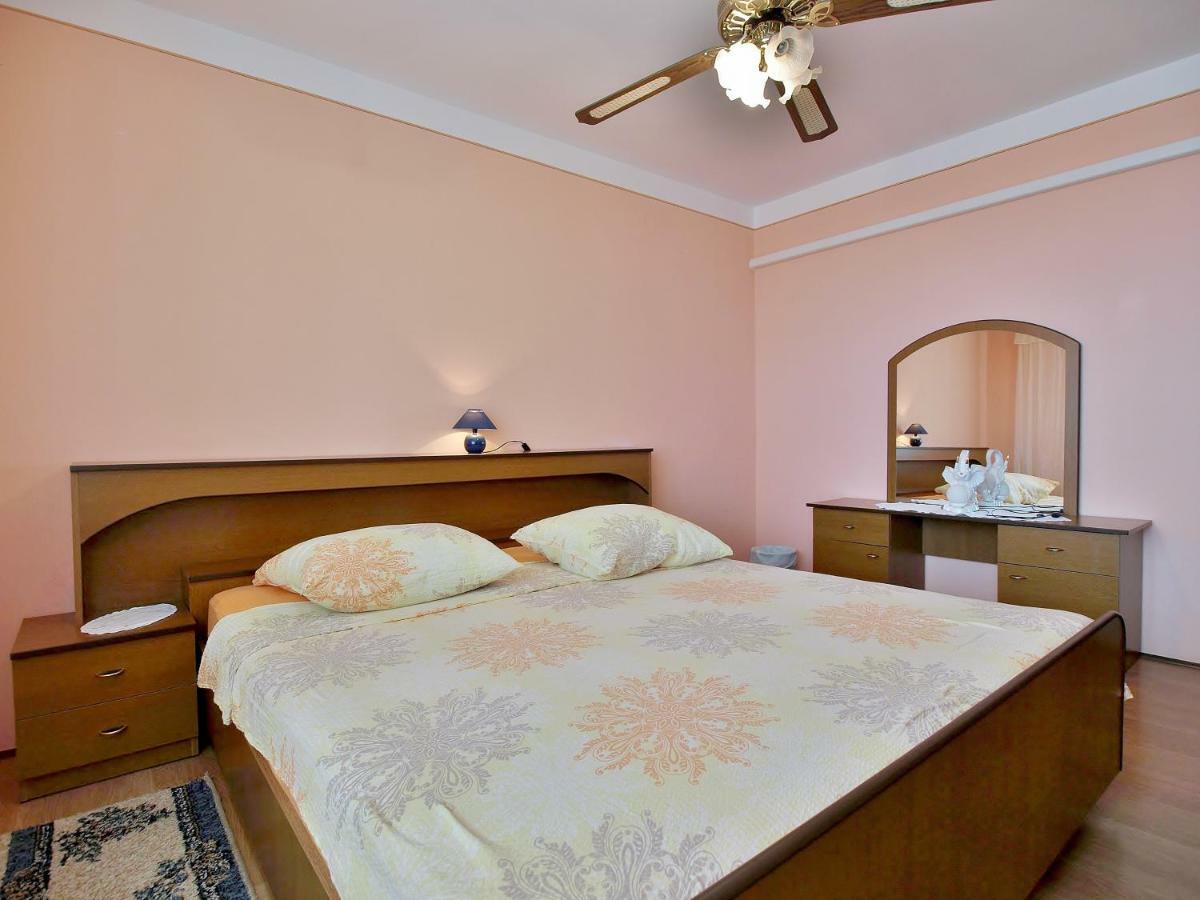 Apartmani Andelo I Ruzica Mundanije Exteriör bild