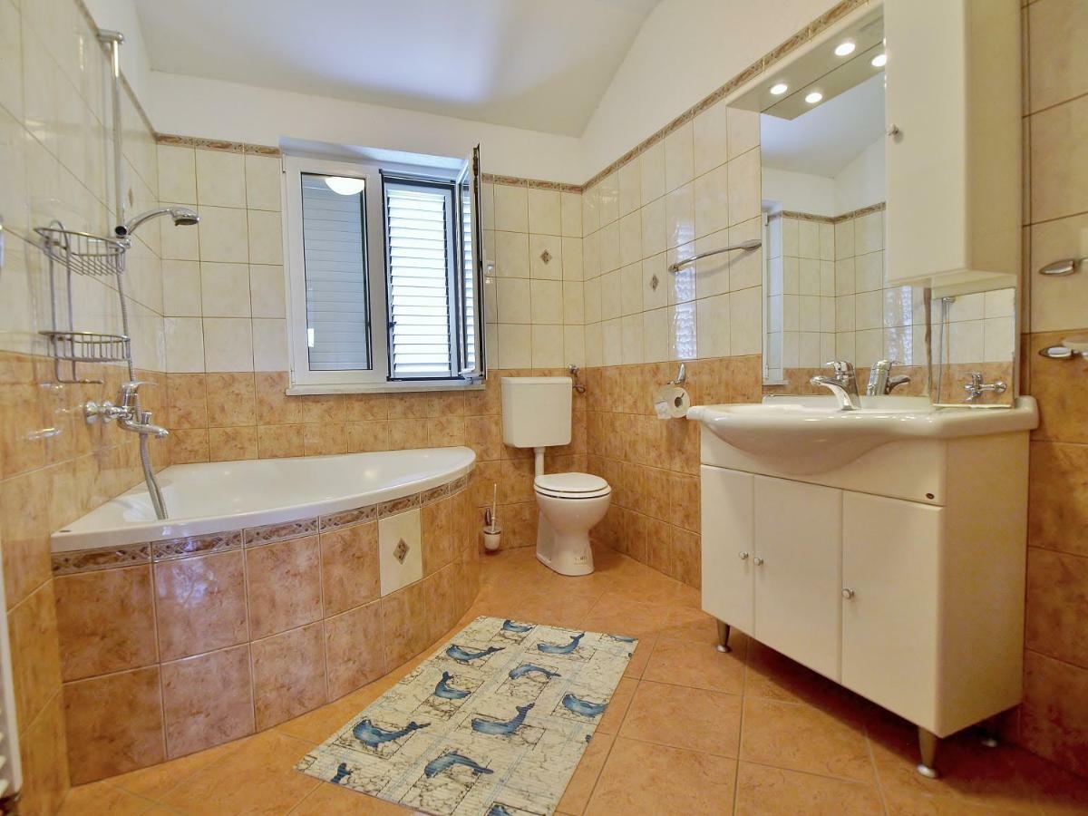 Apartmani Andelo I Ruzica Mundanije Exteriör bild