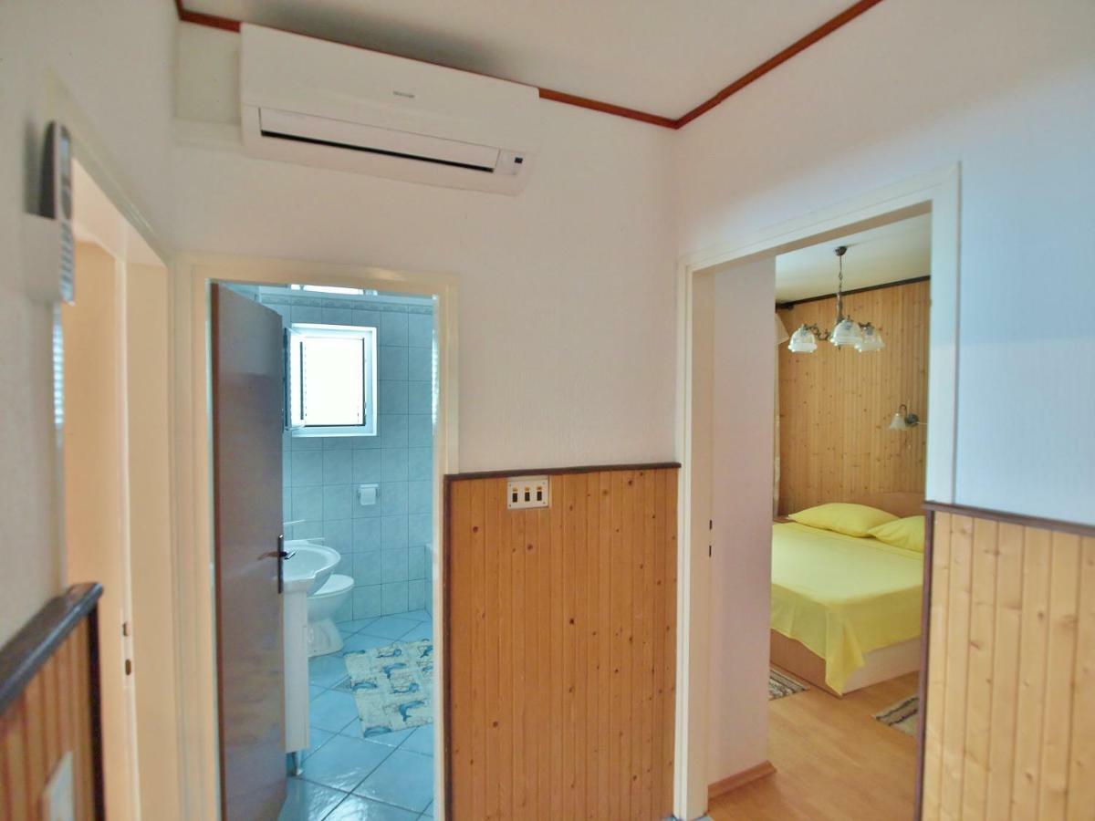 Apartmani Andelo I Ruzica Mundanije Exteriör bild