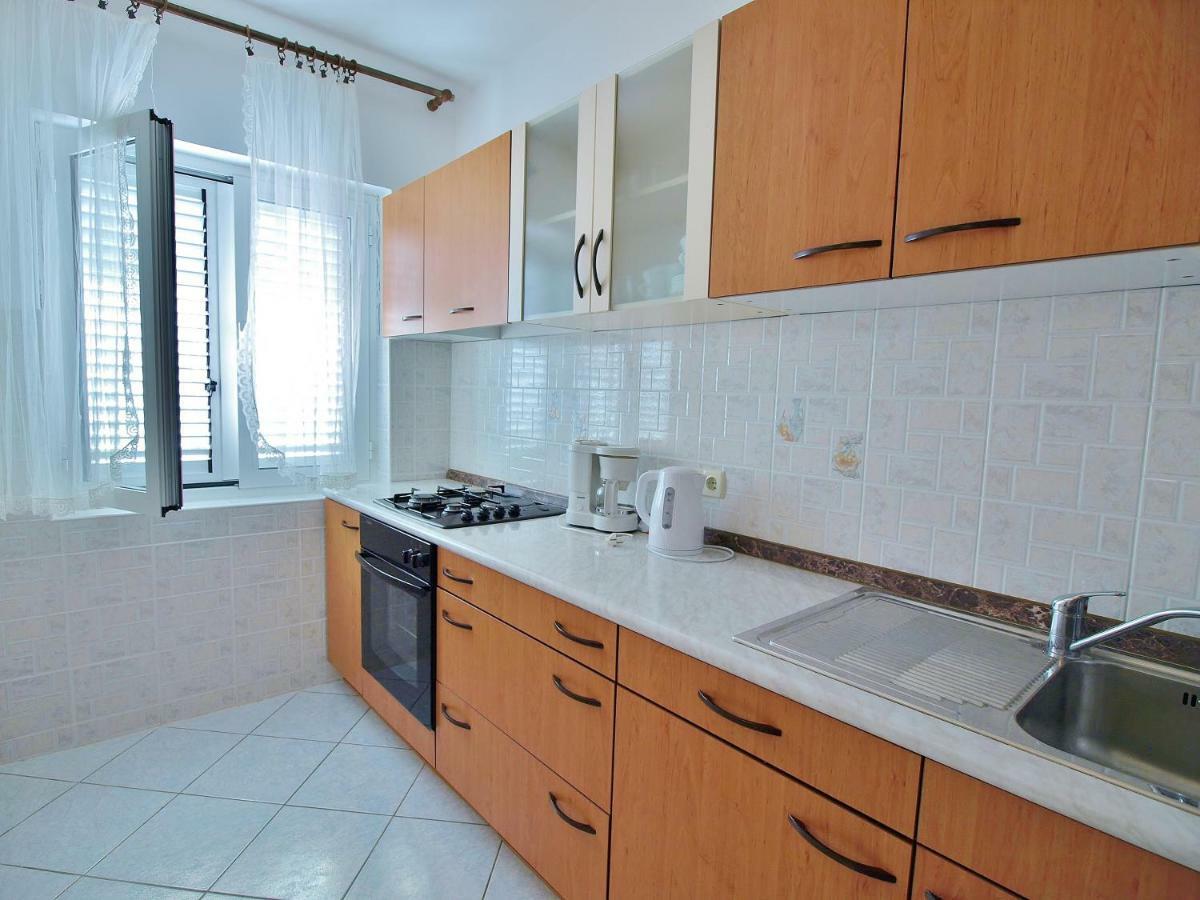 Apartmani Andelo I Ruzica Mundanije Exteriör bild